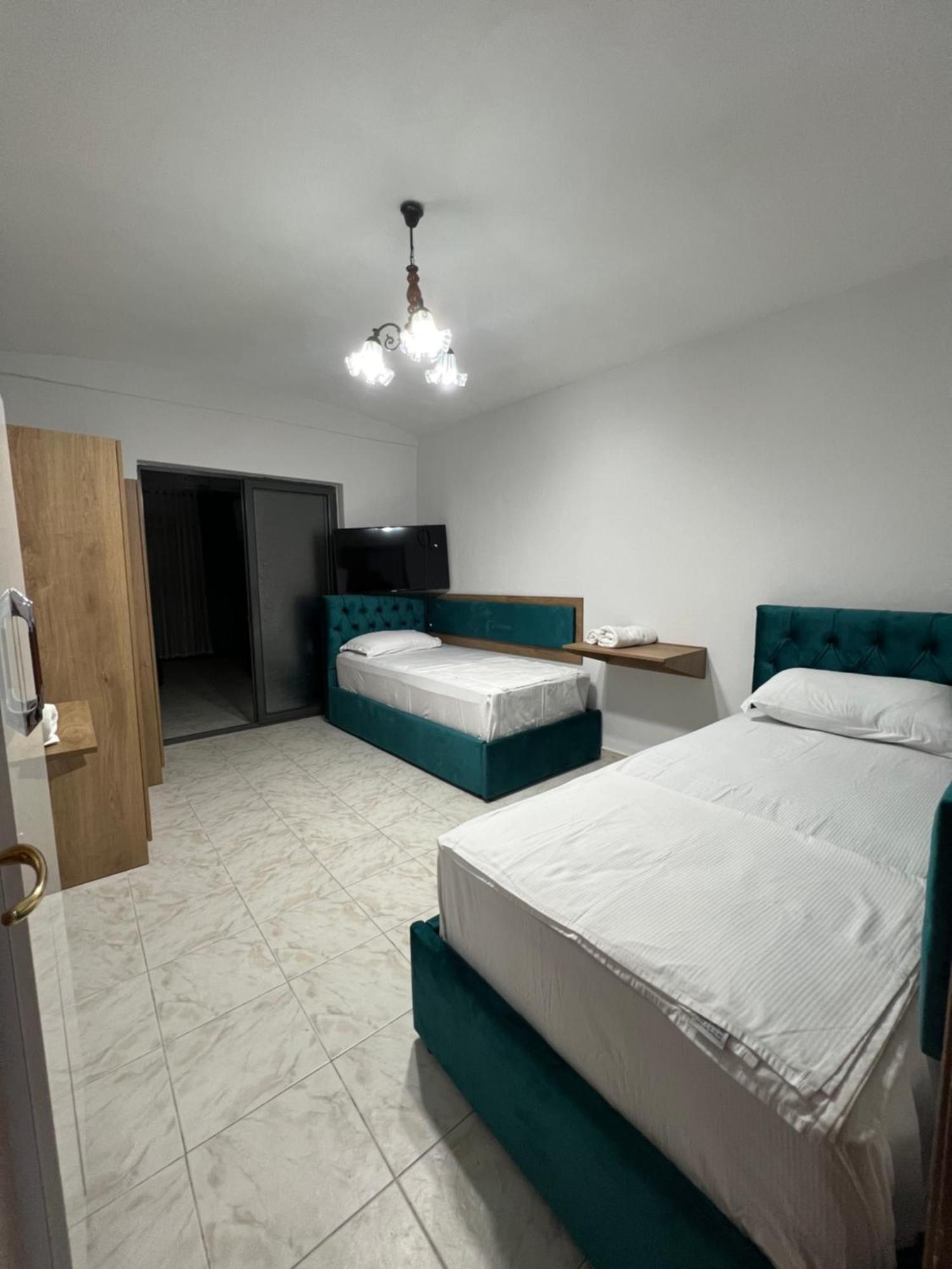 Sisterhood Hostel-Female Only ติรานา ภายนอก รูปภาพ