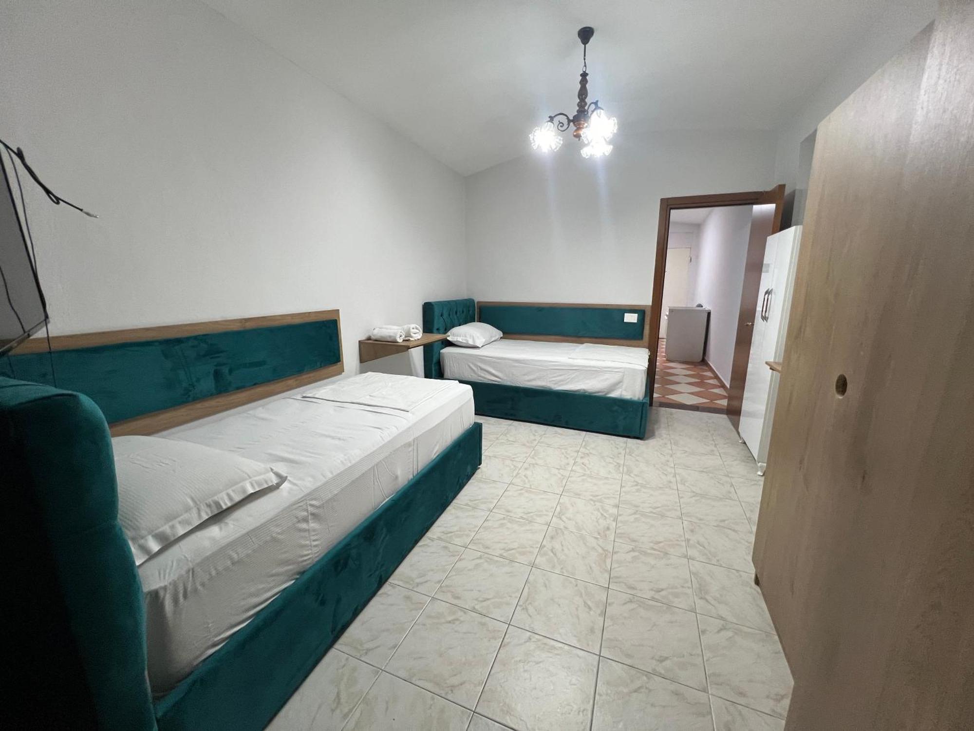 Sisterhood Hostel-Female Only ติรานา ภายนอก รูปภาพ