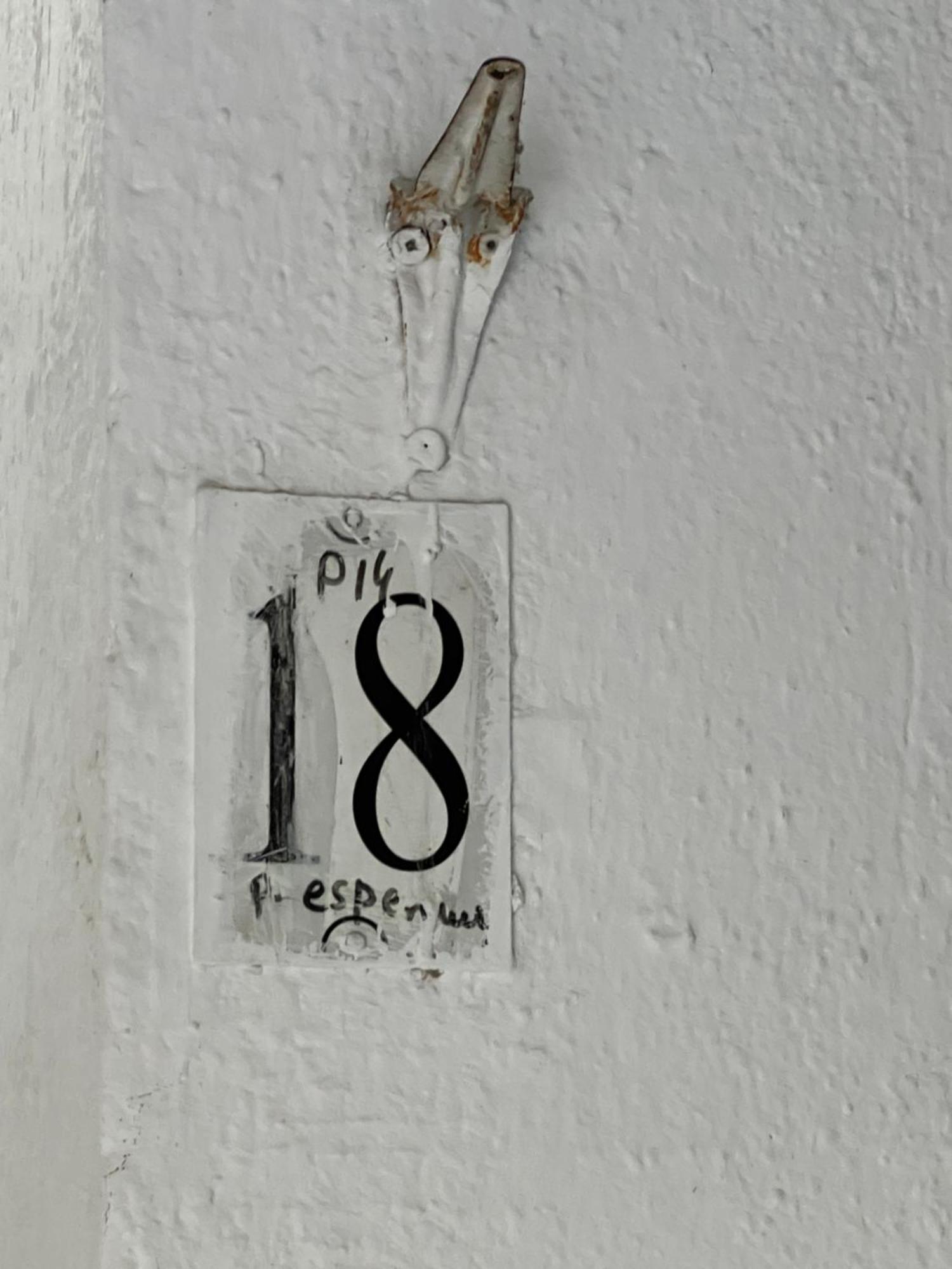Sisterhood Hostel-Female Only ติรานา ภายนอก รูปภาพ